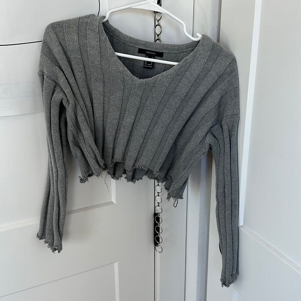 Grey cropped v neck sweater